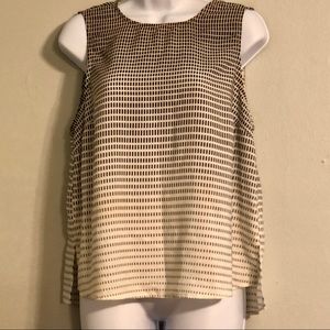 NWOT Gorgeous Geometric Print Hi Lo Shell Blouse